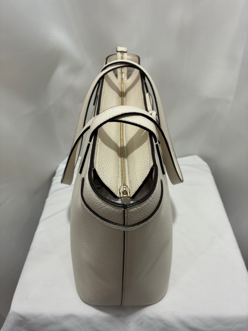 Kate Spade Cream Pebbled Leather Tote with Tassel Bow NWOT 12x13 size - Picture 5 of 9